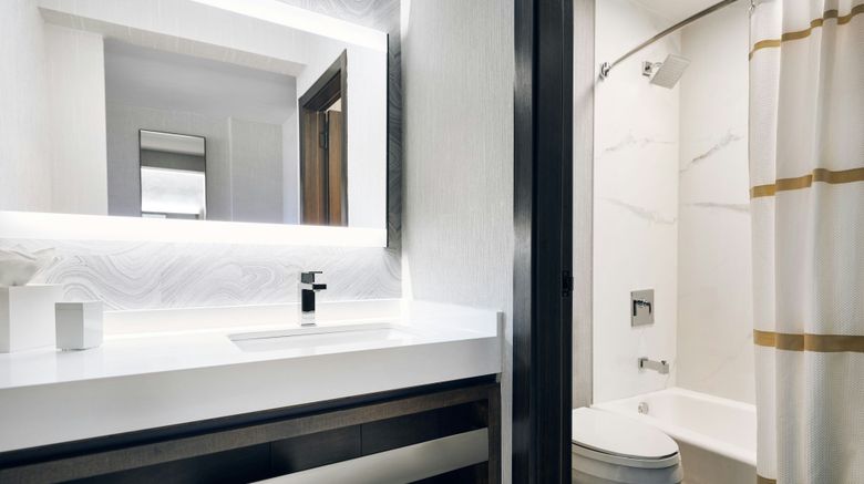 <b>Chicago Marriott Oak Brook Room</b>. Images powered by <a href="https://www.leonardoworldwide.com/" title="Leonardo Worldwide" target="_blank">Leonardo</a>.