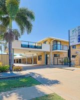 Emerald Central Palms Motel
