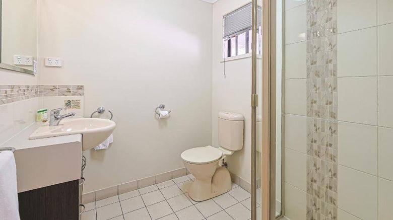 <b>Emerald Central Palms Motel Room</b>. Images powered by <a href="https://www.leonardoworldwide.com/" title="Leonardo Worldwide" target="_blank">Leonardo</a>.