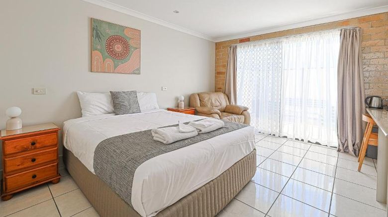 <b>Emerald Central Palms Motel Room</b>. Images powered by <a href="https://www.leonardoworldwide.com/" title="Leonardo Worldwide" target="_blank">Leonardo</a>.