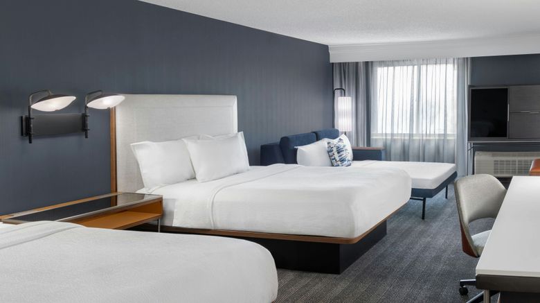 <b>Courtyard Cleveland Airport South Room</b>. Images powered by <a href="https://www.leonardoworldwide.com/" title="Leonardo Worldwide" target="_blank">Leonardo</a>.