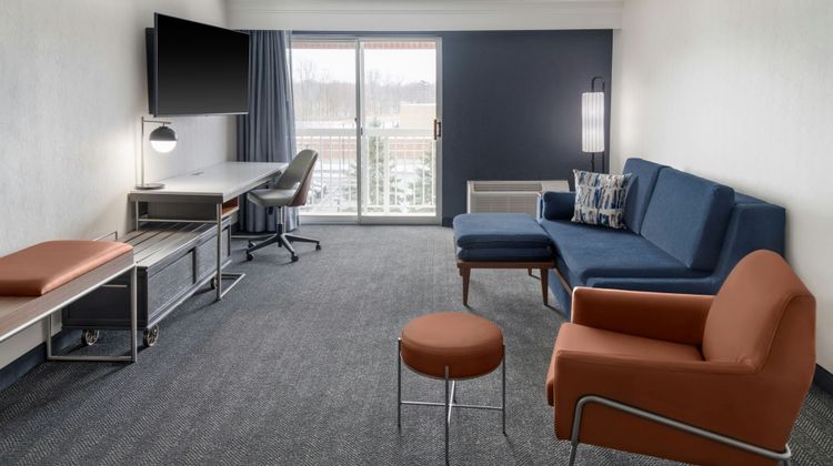 Courtyard Cleveland Airport South Room