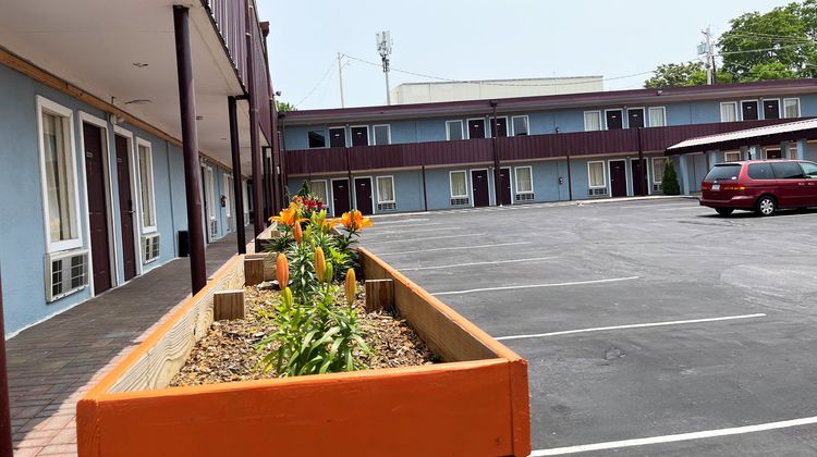 Red Carpet Inn Exterior