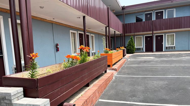 Red Carpet Inn Exterior