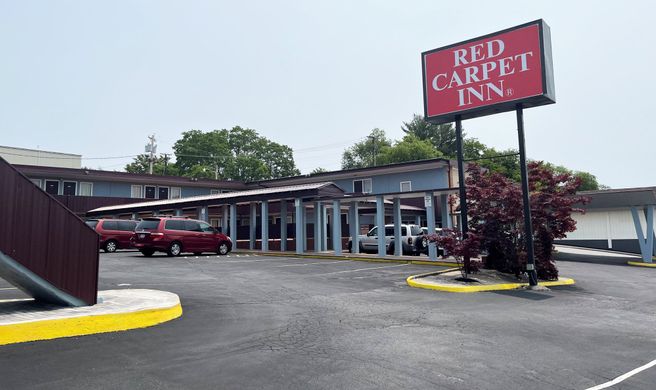 Red Carpet Inn Exterior