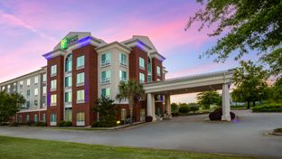 Holiday Inn Express Hotel & Suites