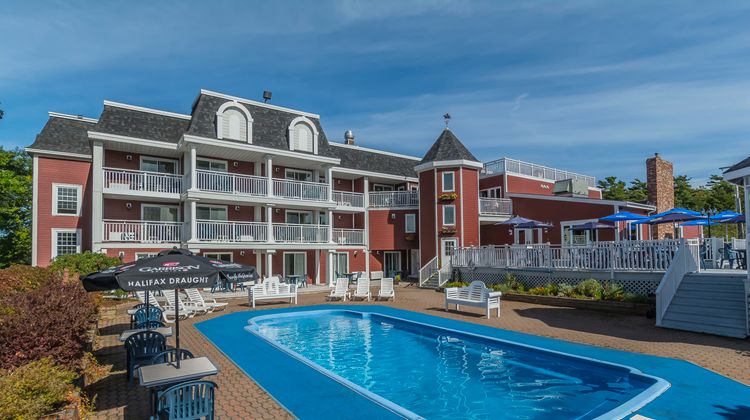 Inn On The Lake Pool
