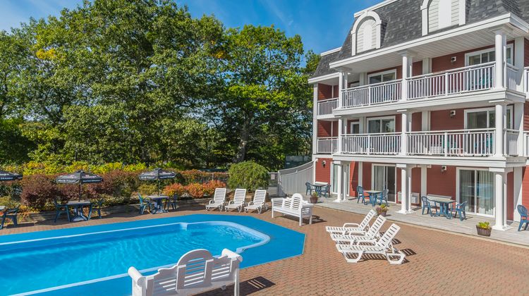 Inn On The Lake Pool