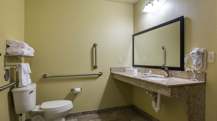 Cobblestone Inn & Suites Altamont Room