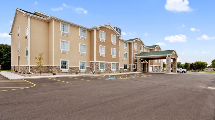 Cobblestone Hotel & Suites Exterior