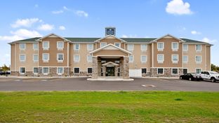 Cobblestone Hotel & Suites
