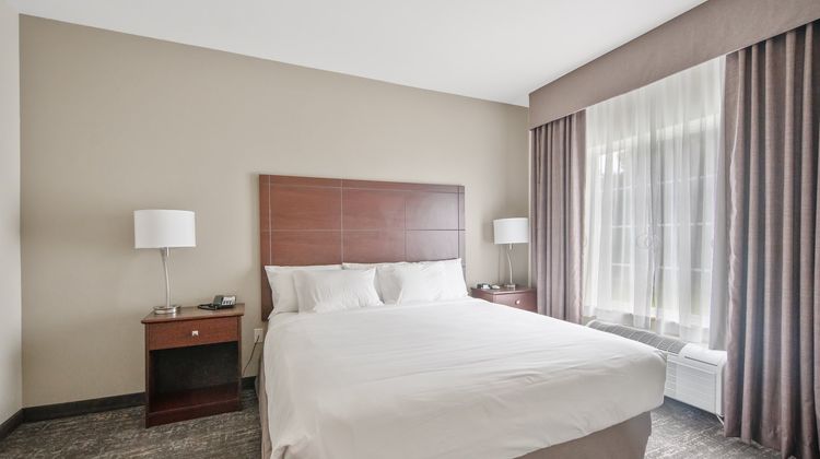 Cobblestone Hotel & Suites Suite
