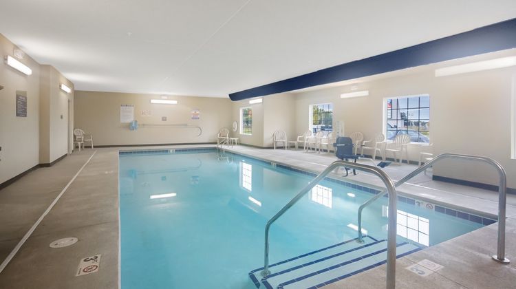 Cobblestone Hotel & Suites Pool
