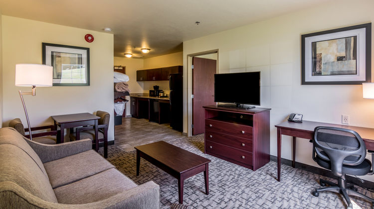 Cobblestone Inn & Suites Barron Suite