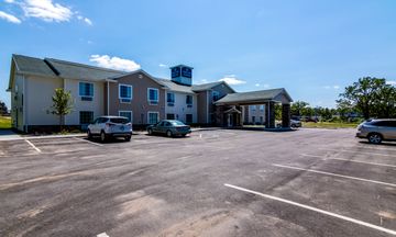 Cobblestone Inn & Suites Barron