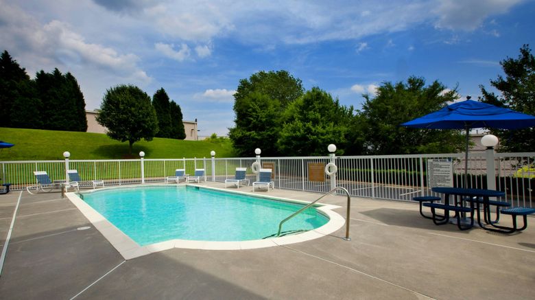 <b>Four Points Sheraton Charlotte Pineville Pool</b>. Images powered by <a href="https://www.leonardoworldwide.com/" title="Leonardo Worldwide" target="_blank">Leonardo</a>.