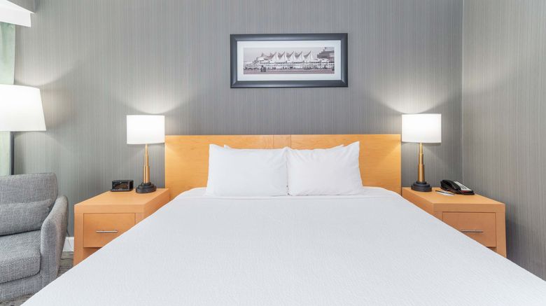 <b>Sandman Signature Hotel & Rst Vancouver Room</b>. Images powered by <a href="https://www.leonardoworldwide.com/" title="Leonardo Worldwide" target="_blank">Leonardo</a>.