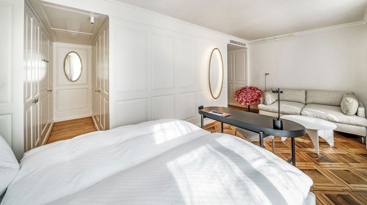 Blume Hotel Room