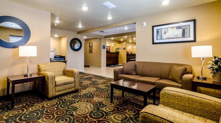 Cobblestone Inn & Suites Cambridge Lobby