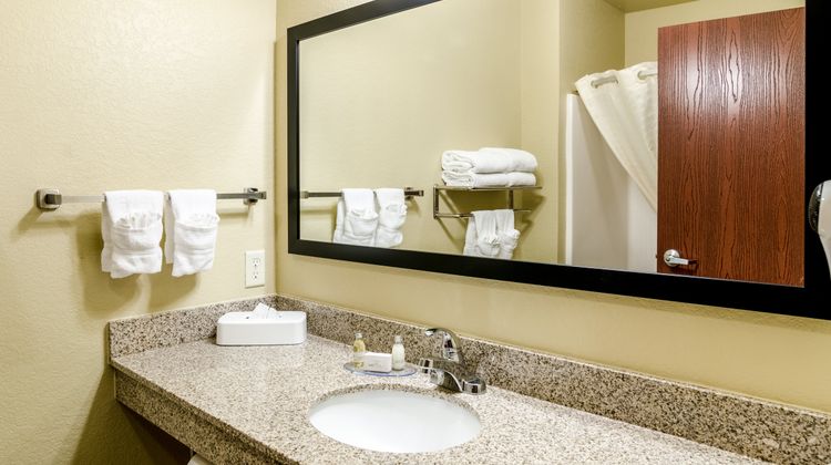 Cobblestone Inn & Suites Cambridge Room