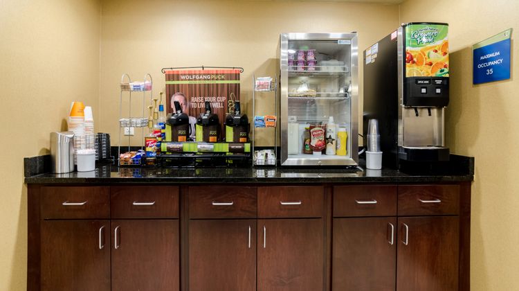 Cobblestone Inn & Suites Cambridge Restaurant