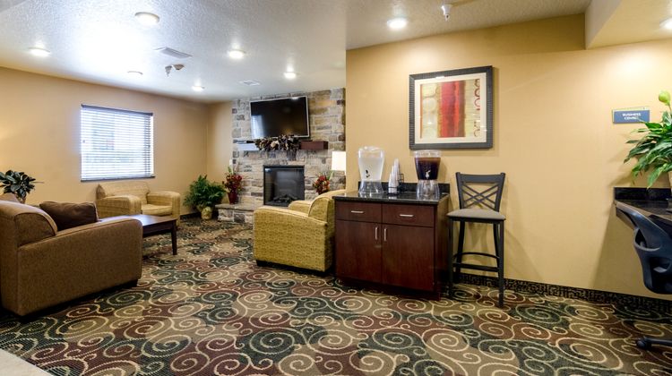 Cobblestone Inn & Suites Cambridge Lobby