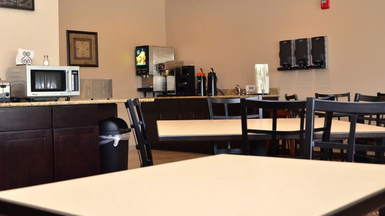 Cobblestone Inn & Suites Clarion Restaurant