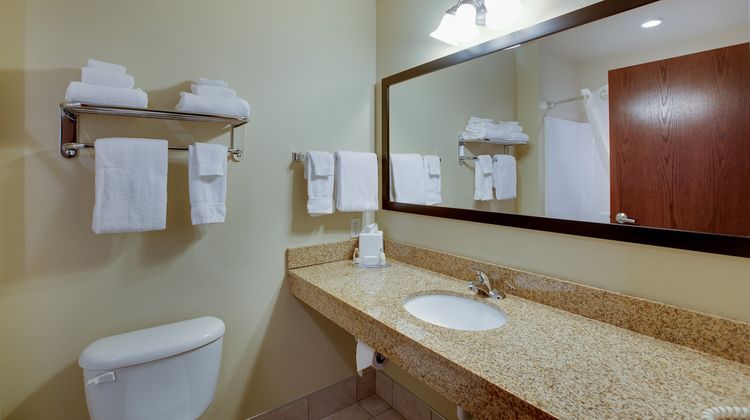 Cobblestone Inn & Suites Room