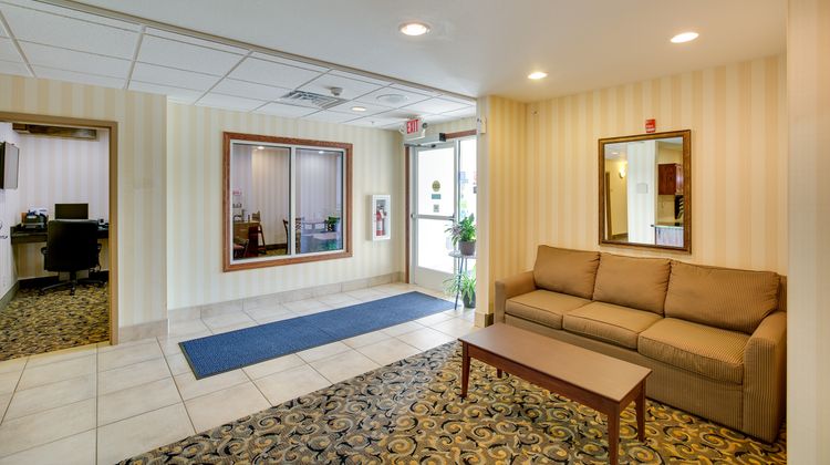 Cobblestone Inn & Suites Lobby