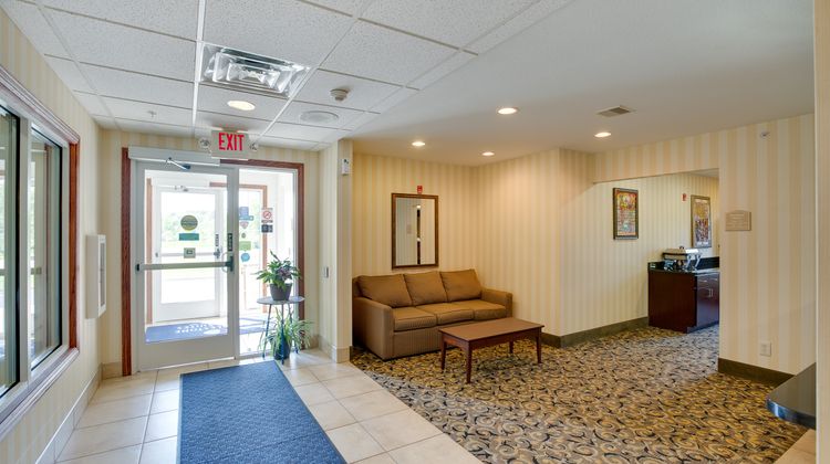 Cobblestone Inn & Suites Lobby