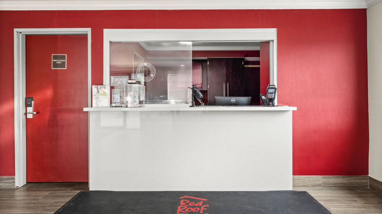 Red Roof PLUS+ Belleville Lobby