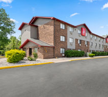 Red Roof PLUS+ Belleville Exterior