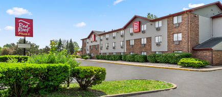 Red Roof PLUS+ Belleville Exterior