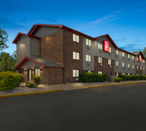 Red Roof PLUS+ Belleville Exterior