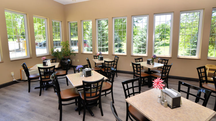 Cobblestone Inn & Suites Majestic Hills Restaurant