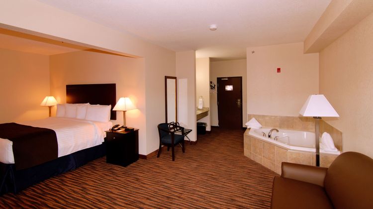 Cobblestone Inn & Suites Oak Ridge Suite