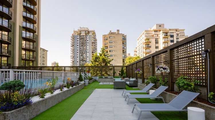 Sandman Suites on Davie Vancouver Pool