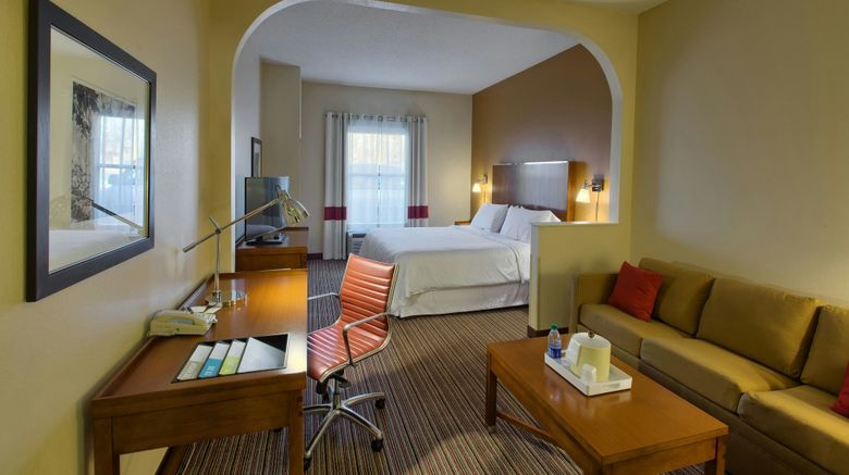 <b>Four Points Sheraton Charlotte Pineville Room</b>. Images powered by <a href="https://www.leonardoworldwide.com/" title="Leonardo Worldwide" target="_blank">Leonardo</a>.