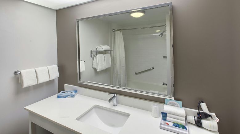<b>Four Points Sheraton Charlotte Pineville Room</b>. Images powered by <a href="https://www.leonardoworldwide.com/" title="Leonardo Worldwide" target="_blank">Leonardo</a>.