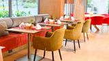 La Green Hotel & Residence Restaurant