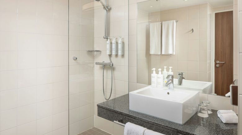 <b>Courtyard by Marriott Toulouse Airport Room</b>. Images powered by <a href="https://www.leonardoworldwide.com/" title="Leonardo Worldwide" target="_blank">Leonardo</a>.