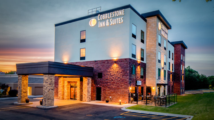 Cobblestone Inn & Suites Fairfield Bay Exterior