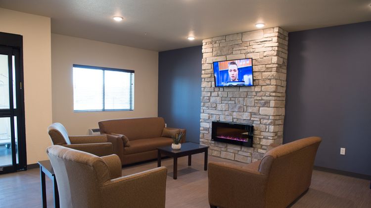 Cobblestone Inn & Suites Lobby