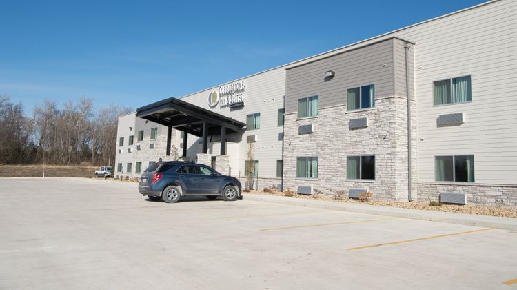 Cobblestone Inn & Suites Exterior