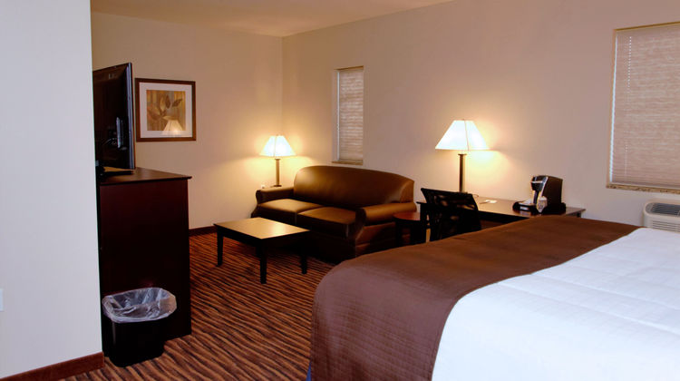 Cobblestone Inn & Suites Fort Madison Suite