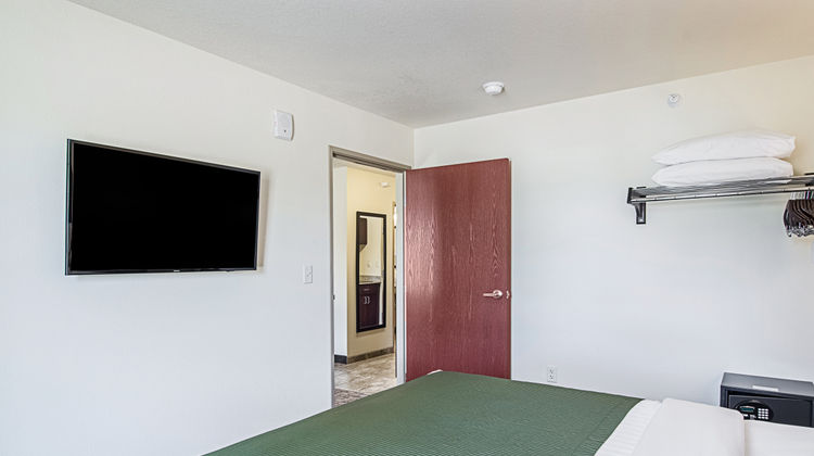 Cobblestone Inn & Suites Guernsey Suite