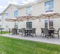 Cobblestone Inn & Suites Guernsey Exterior