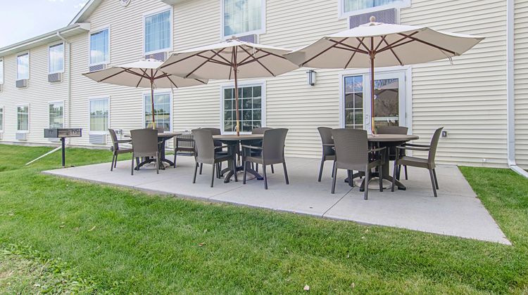 Cobblestone Inn & Suites Guernsey Exterior