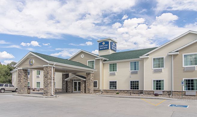 Cobblestone Inn & Suites Guernsey Exterior