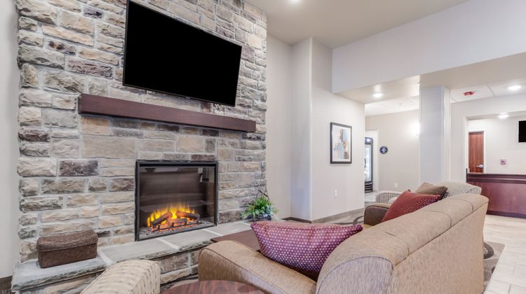 Cobblestone Inn & Suites Lobby